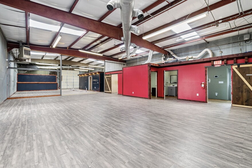 More Photos Of 1761 Jardco Dr, Clarksville Warehouse For Lease