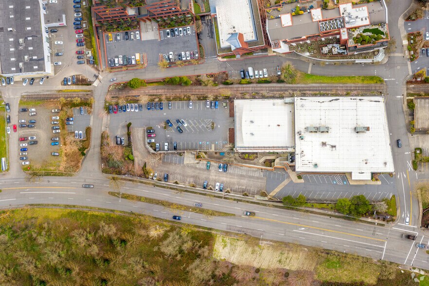 More Photos Of 4550 S Macadam Ave, Portland Office For Sale