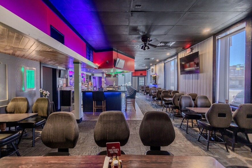 More Photos Of 1525 16th St, Central City General Retail For Sale