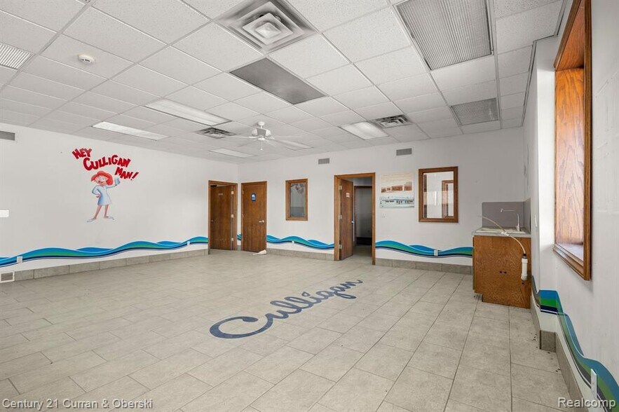 More Photos Of 801 W Main St, Owosso Office For Sale