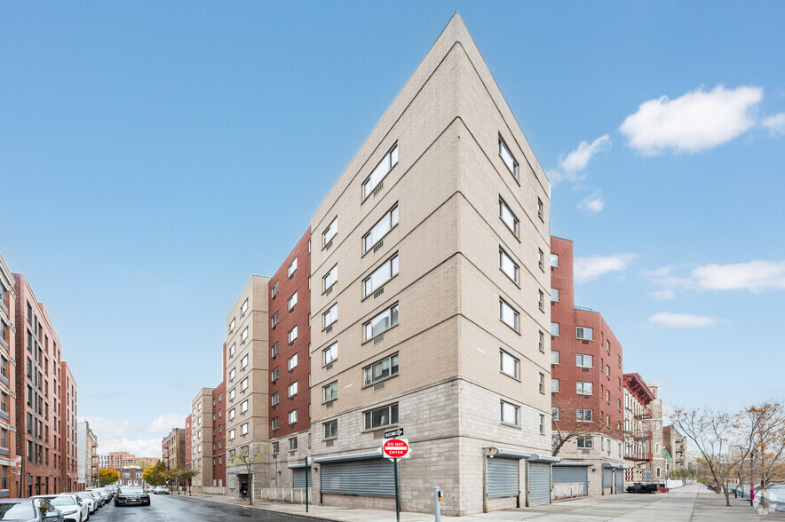 Primary Photo Of 1926 Crotona Pky, Bronx Apartments For Lease