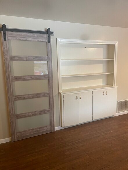 More Photos Of 916 Jefferson St, Kerrville Apartments For Sale