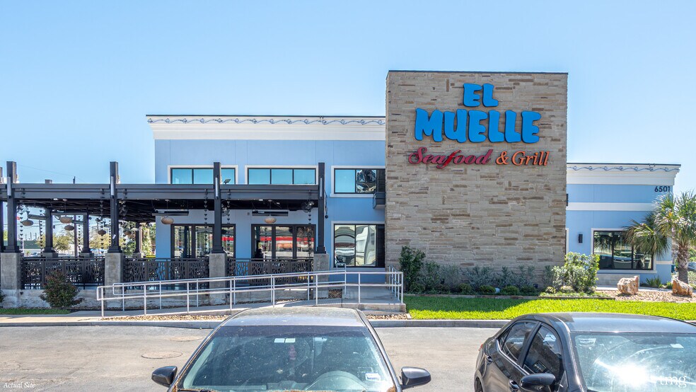 More Photos Of 6501 SW Freeway, Houston Restaurant For Sale