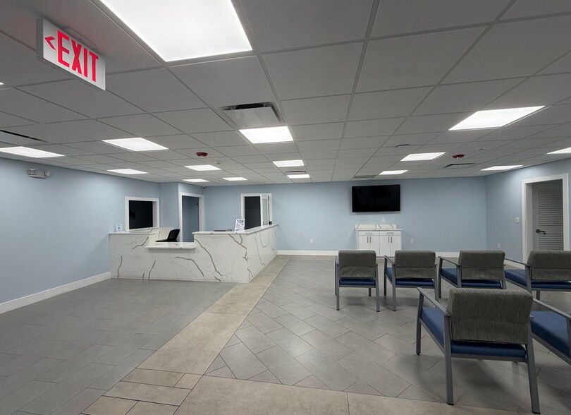 More Photos Of 61 Grand Canal Dr, Miami Office For Lease