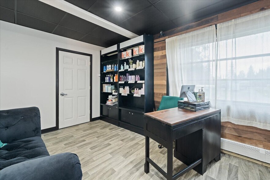 More Photos Of 1019 College Rd, Fairbanks Flex For Sale