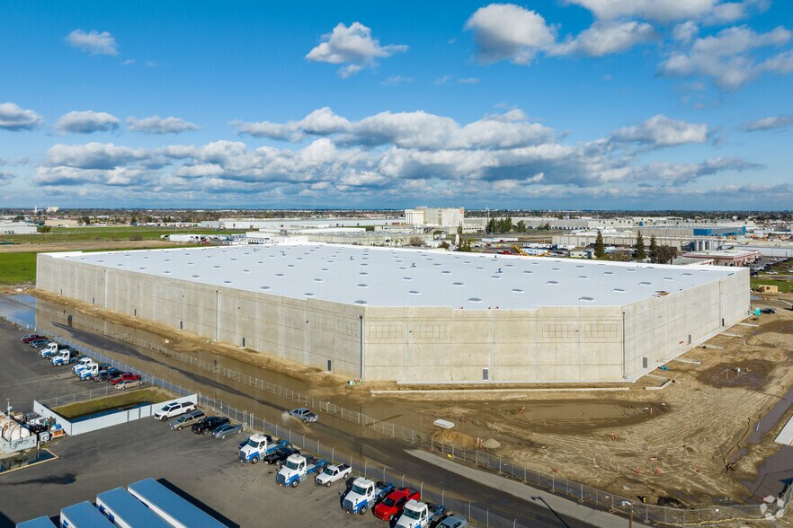 More Photos Of 2401 Nickerson Dr, Modesto Warehouse For Lease