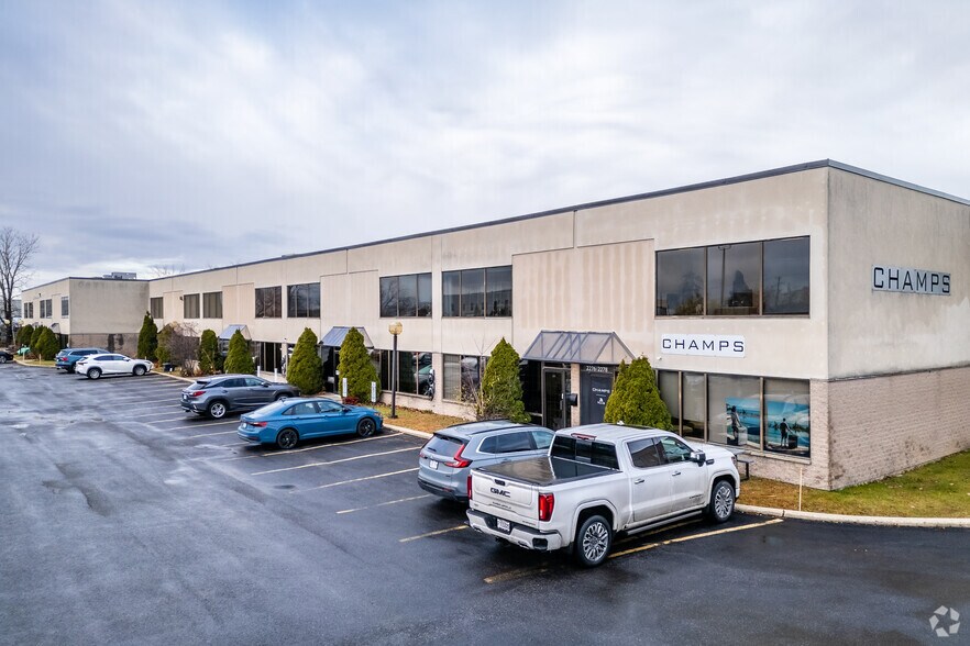 More Photos Of 2262-2300 Ch Saint-François, Dorval Light Manufacturing For Lease