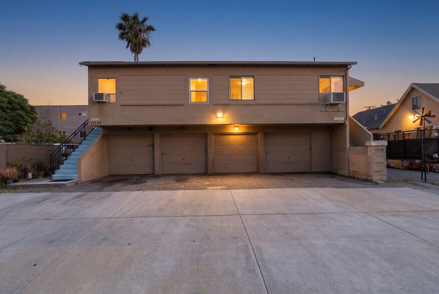 Primary Photo Of 11234 Hatteras St, North Hollywood Apartments For Sale