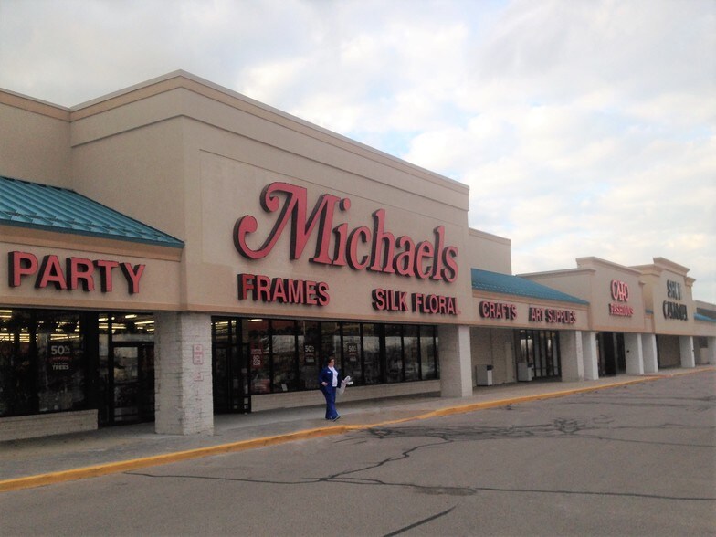 More Photos Of 7900 Plaza Blvd, Mentor General Retail For Lease