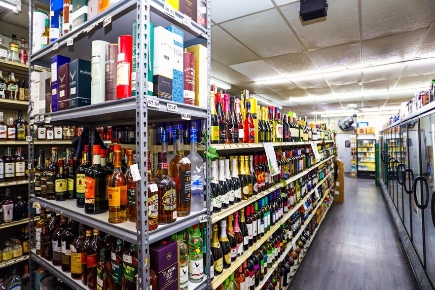 More Photos Of 9875 S Dixie Hwy, Erie Supermarket For Sale