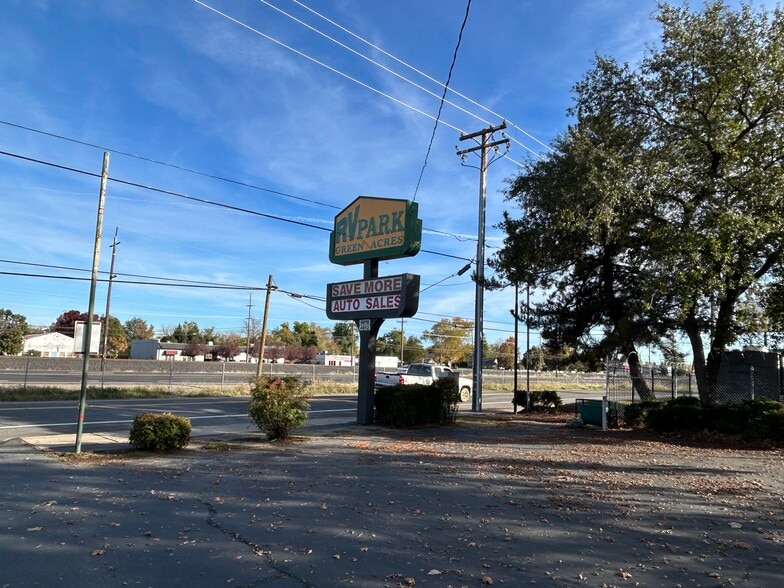 More Photos Of 4810 Westside Rd, Redding Flex For Lease