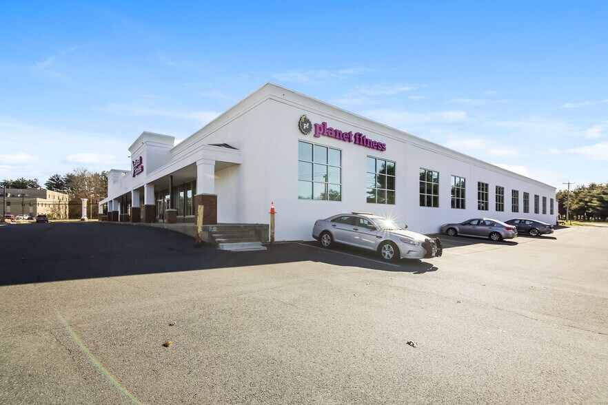 More Photos Of 425 Talcottville Rd, Vernon Freestanding For Lease