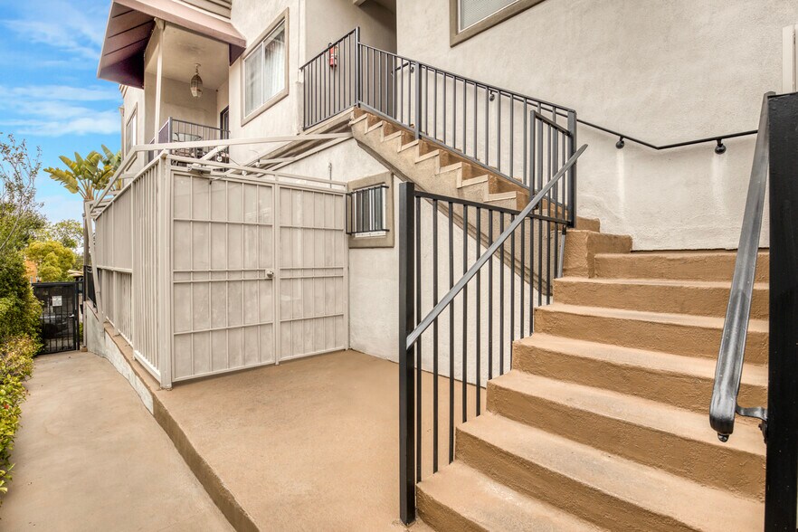 More Photos Of 1837 18th St, Santa Monica Apartments For Sale