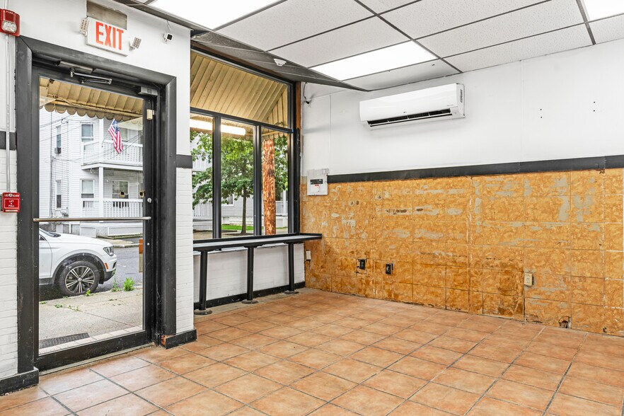 More Photos Of 228 Oakland Ave, Providence Restaurant For Lease