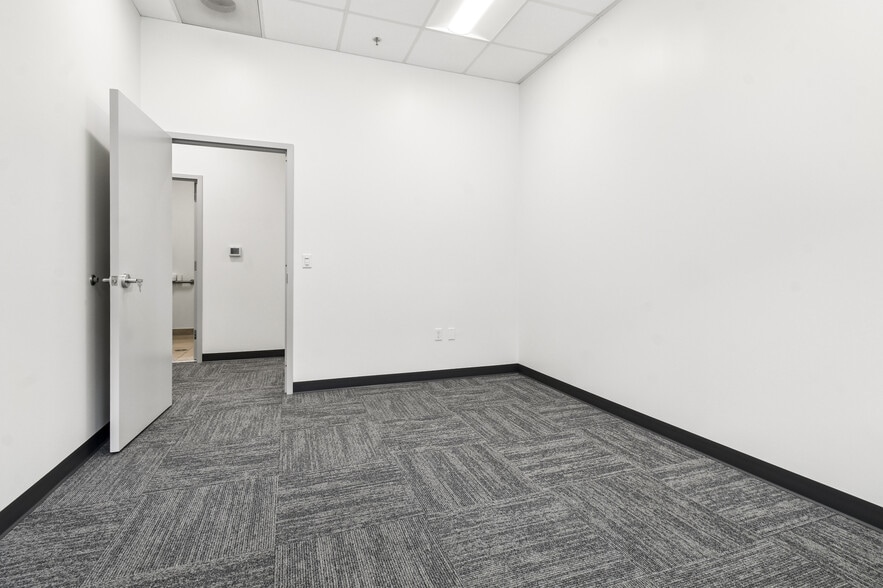 More Photos Of 810 Oregon Ave, Linthicum Unknown For Lease