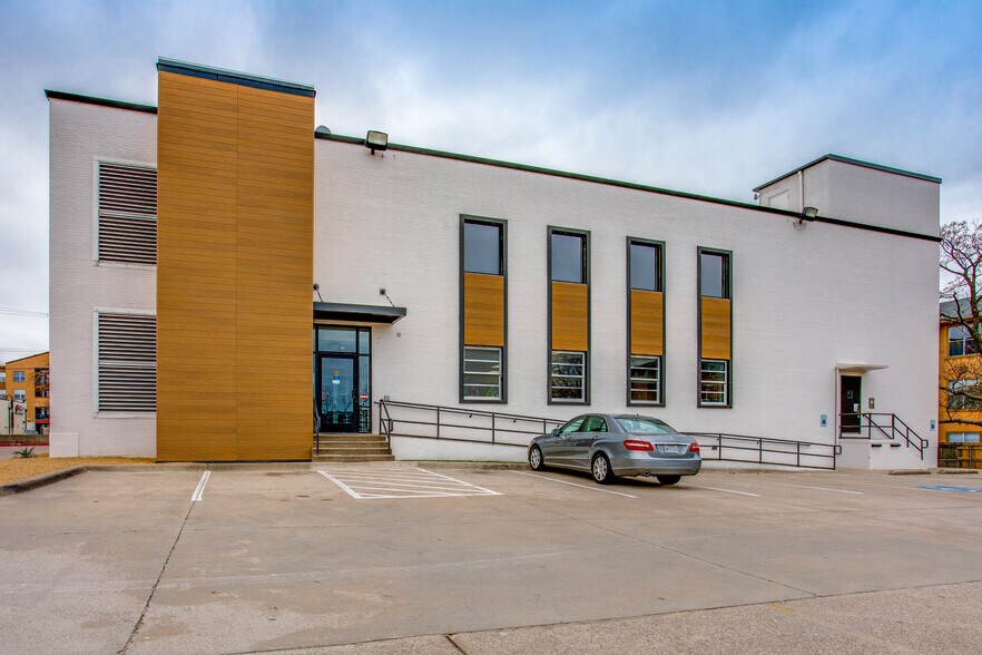 More Photos Of 1130 Beachview St, Dallas Medical For Lease