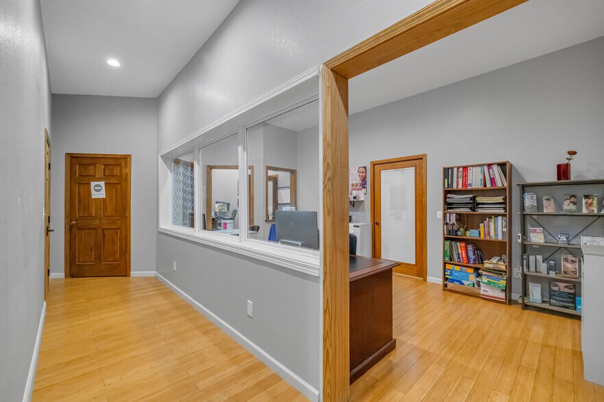 More Photos Of 1039 Boyds Crk, Seymour Freestanding For Sale