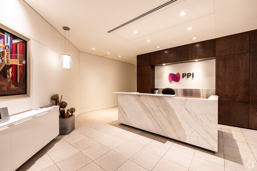 More Photos Of 3000 Boul René-Lévesque, Verdun Office For Lease