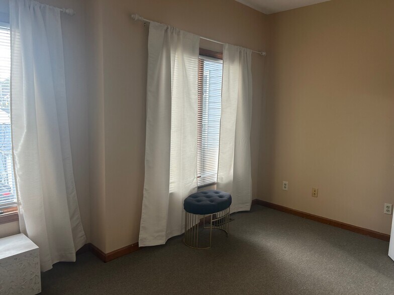 More Photos Of 960 Tiogue Pl, Coventry Coworking Space