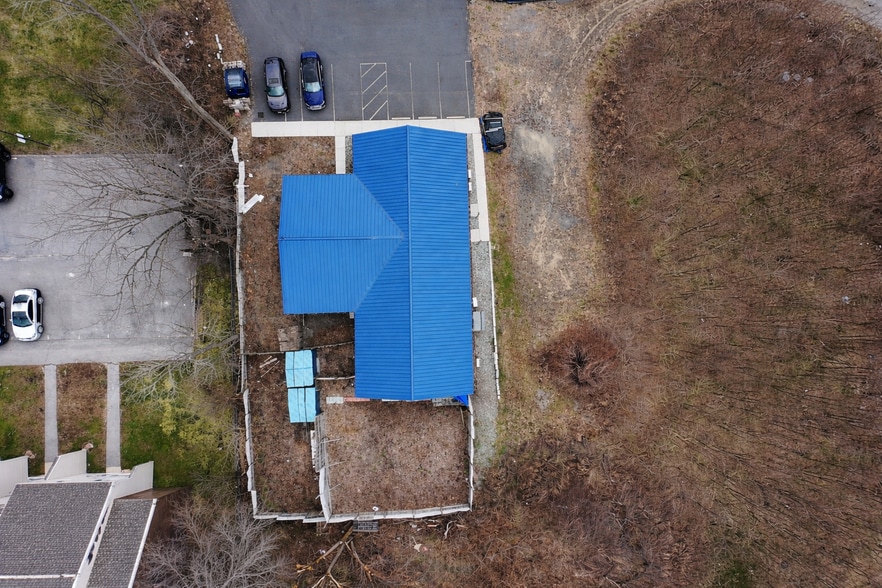 More Photos Of 102 Grove St, Chicopee Veterinarian Kennel For Sale