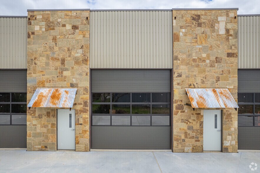 More Photos Of 17214 Huffmeister Rd, Cypress Showroom For Sale