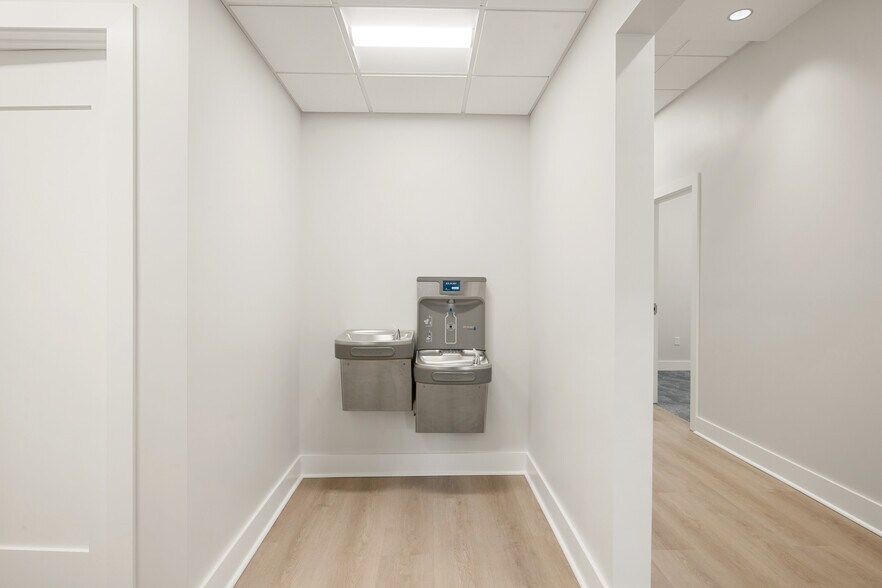 More Photos Of 8111 Broadway Ave E, Estero Storefront Retail Office For Lease
