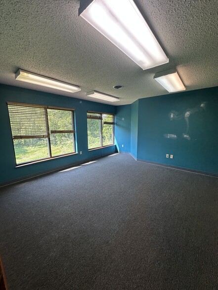 More Photos Of 7779 E Ridgewood Rd, Hobart Office For Lease