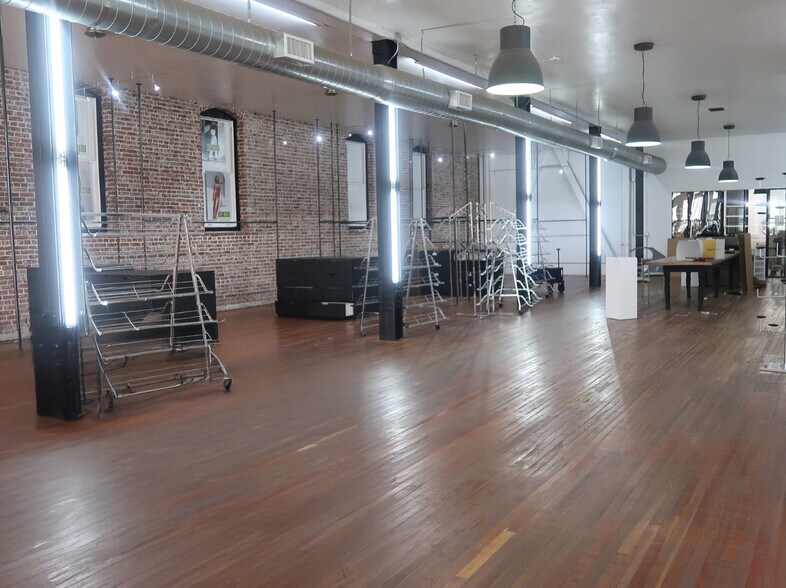 More Photos Of 843 S Los Angeles St, Los Angeles Warehouse For Lease