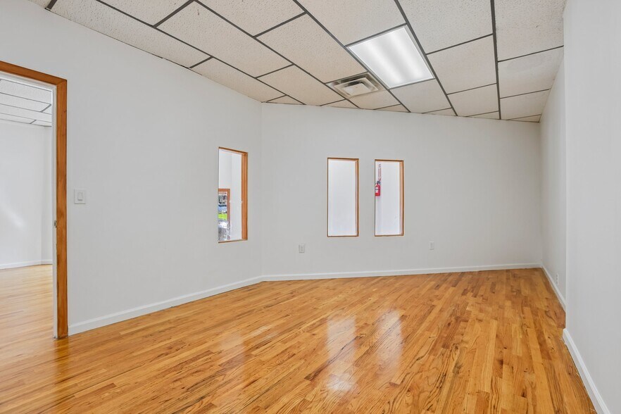 More Photos Of 825-829 Rt-5, Ridgefield General Retail For Lease