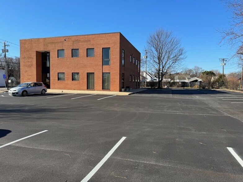 More Photos Of 14 NW Wellham Ave, Glen Burnie Office For Lease