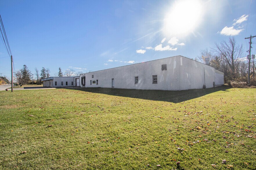 More Photos Of 100 Aylworth Ave, South Haven Manufacturing For Lease