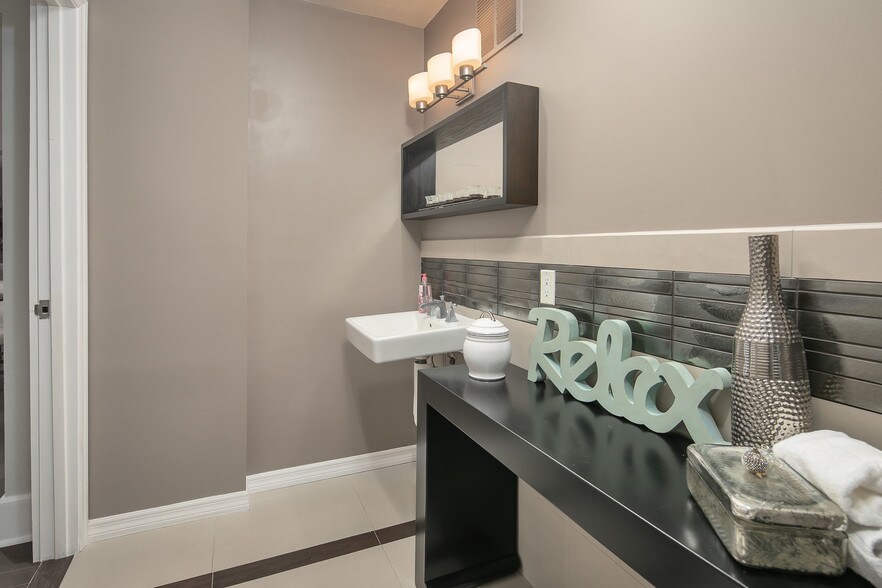 More Photos Of 2515 1st Ave N, Saint Petersburg Office Residential For Sale