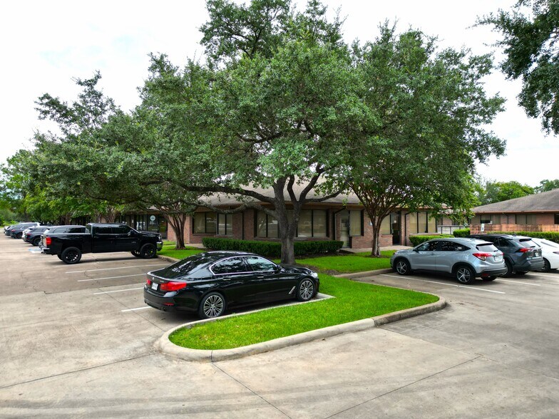 More Photos Of 11201 Richmond Ave, Houston Unknown For Lease