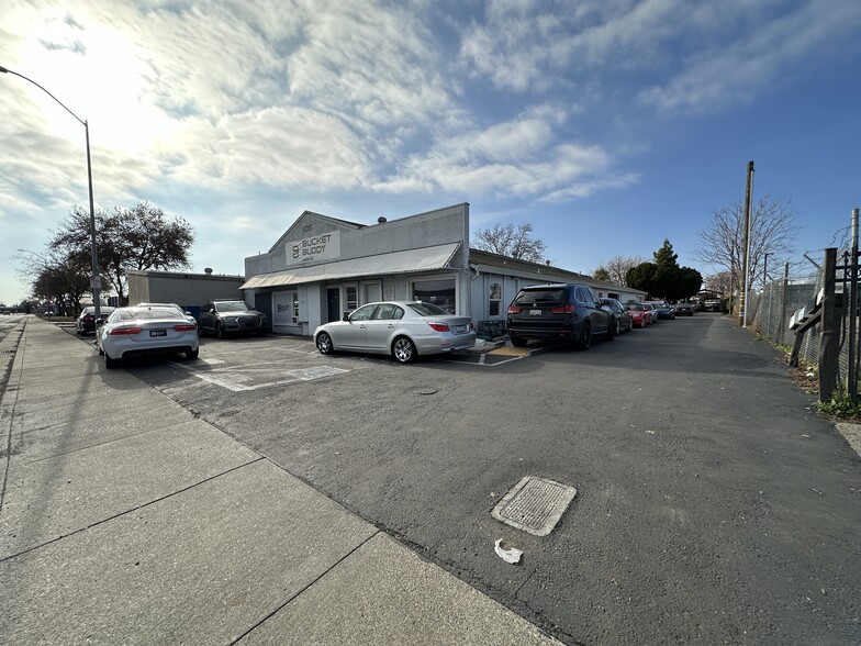 Primary Photo Of 600 Harbor Blvd, West Sacramento Warehouse For Sale