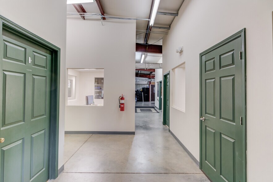 More Photos Of 3743 Old Flowery Branch Rd, Oakwood Warehouse For Lease