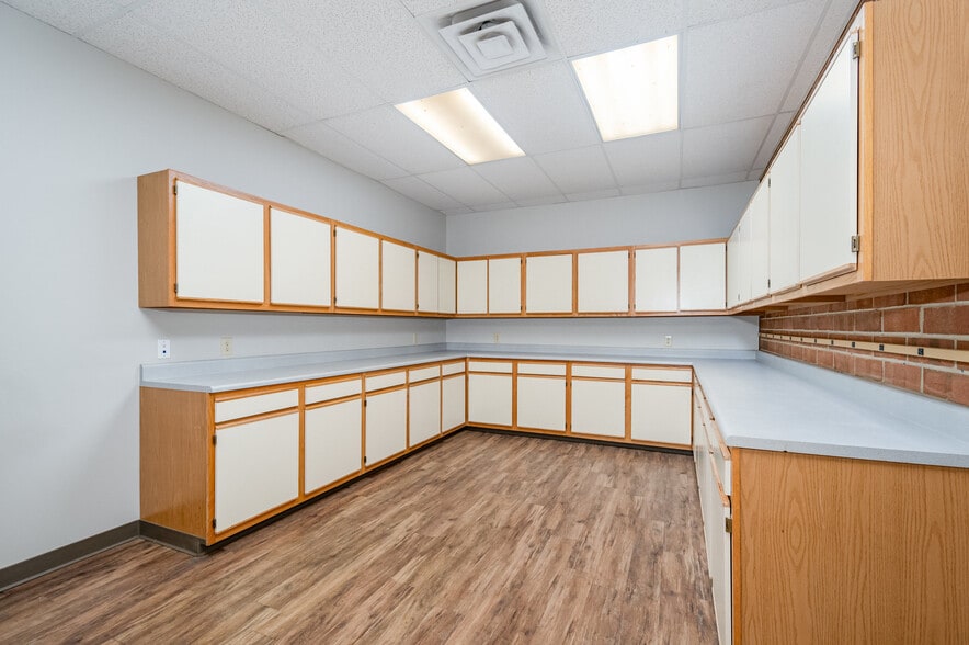 More Photos Of 3718 Old Battleground Rd, Greensboro Flex For Sale