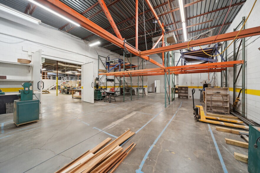 More Photos Of 4434-4437 S 74th Ave, Tulsa Warehouse For Sale