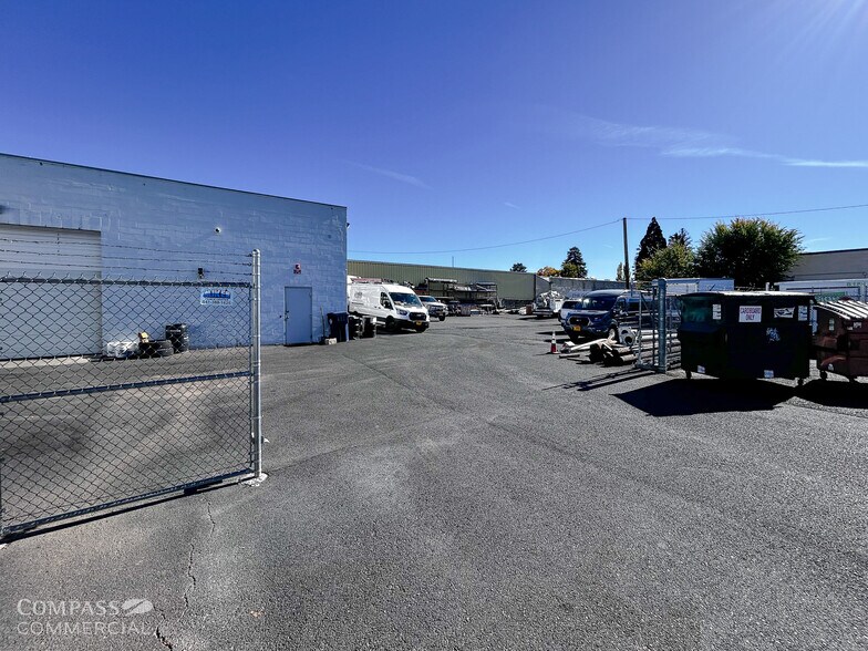 More Photos Of 1260 NE 1st St, Bend Warehouse For Lease