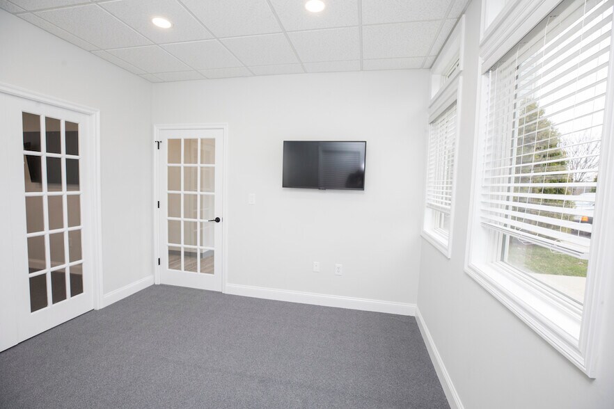 More Photos Of 1011 Osgood St, North Andover Storefront Retail Office For Lease