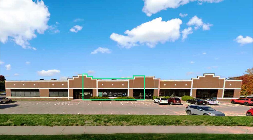 Primary Photo Of 1555 SE Delaware Ave, Ankeny Showroom For Lease