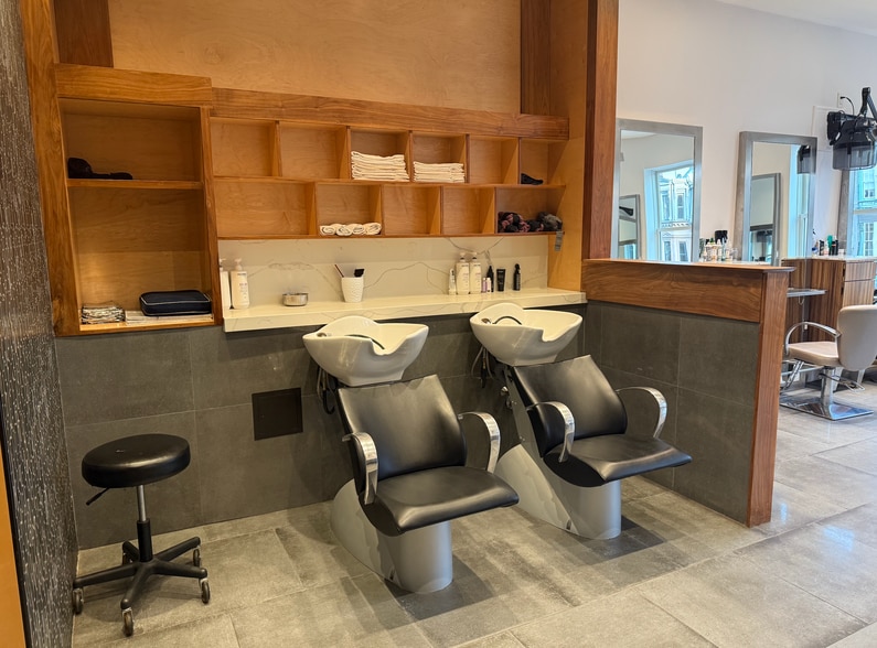 More Photos Of 132 Newbury St, Boston General Retail For Sale