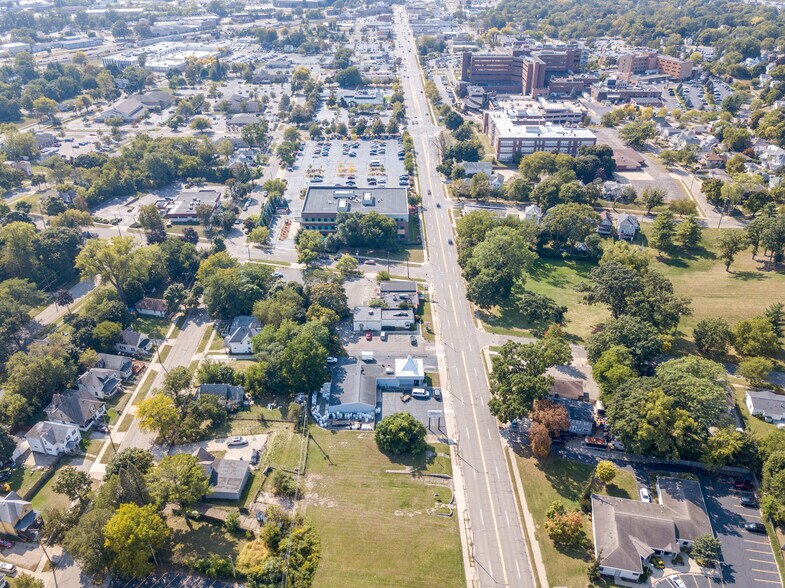 More Photos Of 1319 E Michigan Ave, Jackson Restaurant For Sale