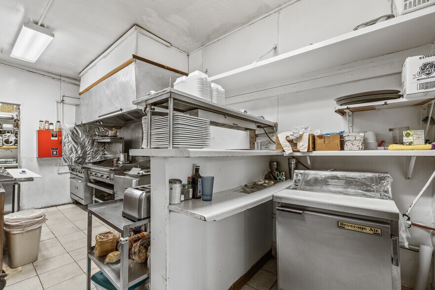 More Photos Of 6569 Cameron Ave, Vesper Restaurant For Sale