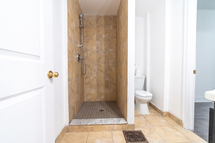 More Photos Of 910 Burlington St E, Hamilton Apartments For Sale