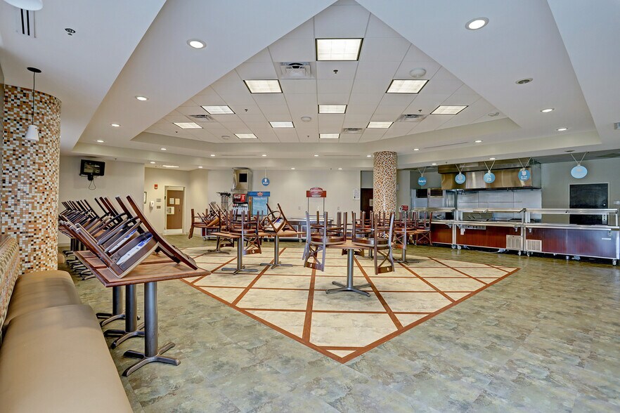 More Photos Of 505 Graham Dr, Tomball Hospital For Lease