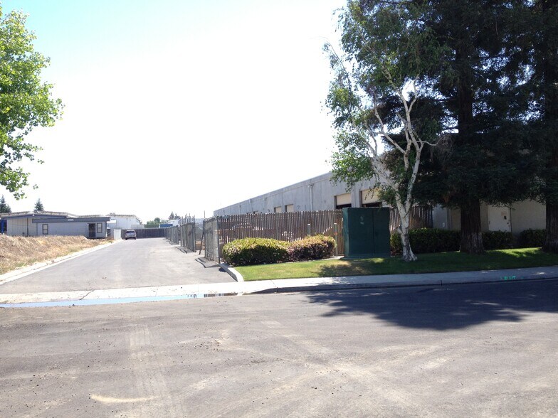 More Photos Of 4525 New Horizon Blvd, Bakersfield Light Manufacturing For Lease