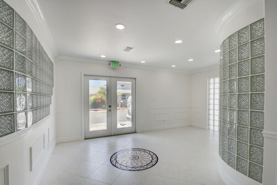 More Photos Of 830 N Federal Hwy, Lake Worth Office For Lease