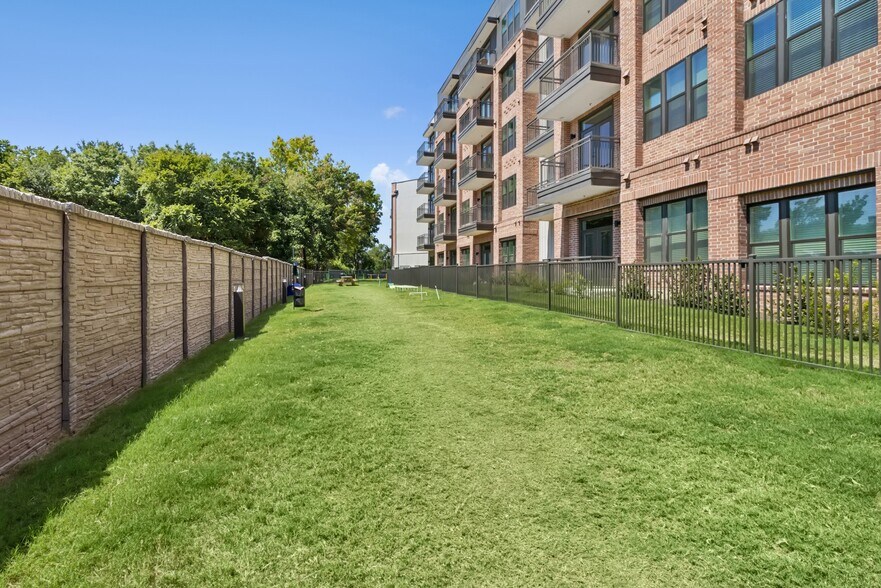 More Photos Of 760 Airport Blvd, Austin Apartments For Lease