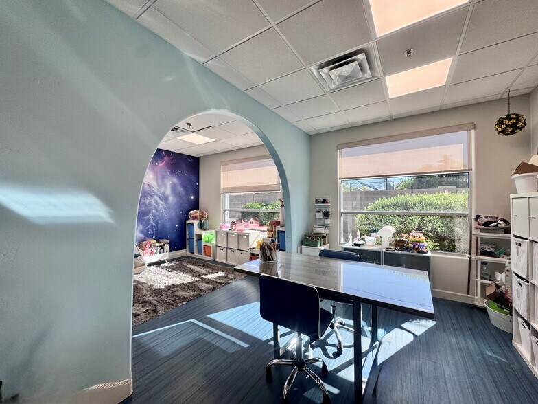 More Photos Of 15601 N 40th St, Phoenix Office For Sale