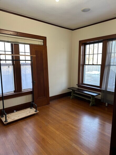 More Photos Of 9 Caulfield Ave, Camdenton Storefront Retail Office For Sale